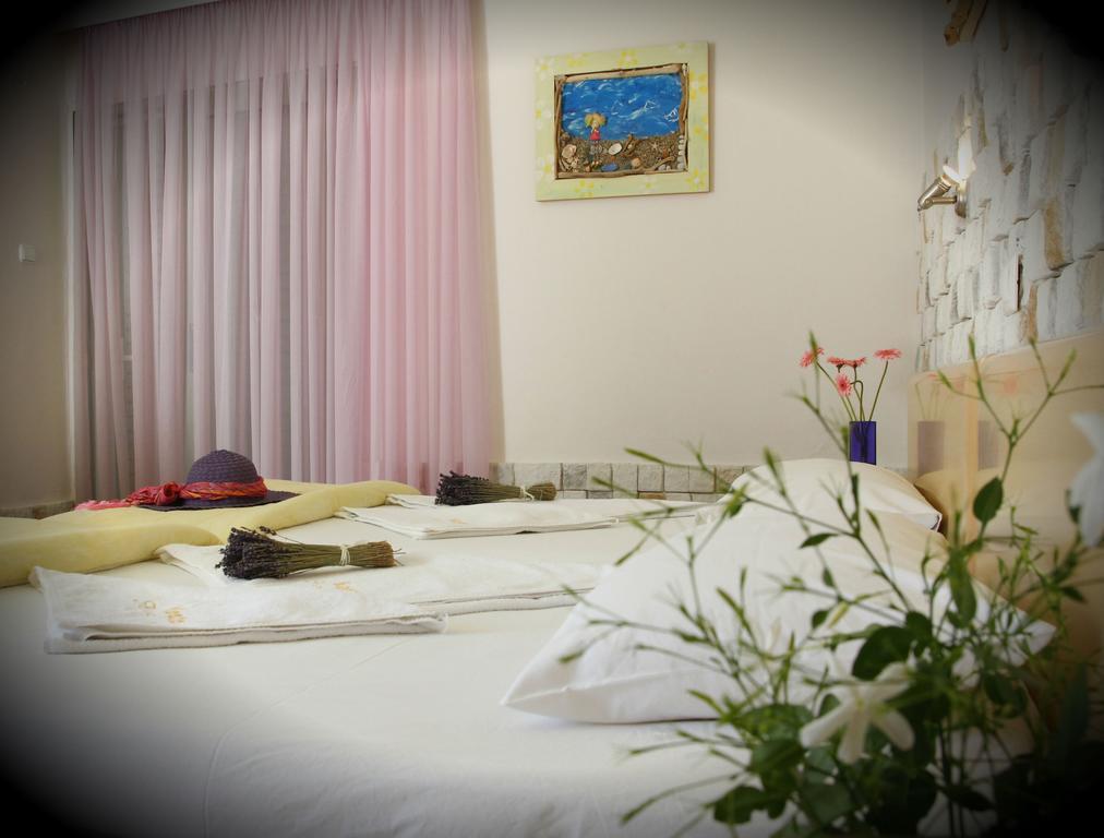 Hotel Kostis Skiathos Town Bagian luar foto